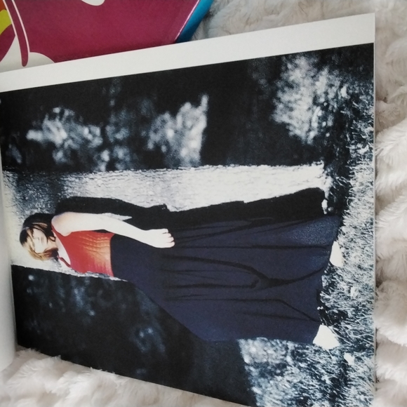 Authentic Chanel book of photos from Spring Collection of 2000 (17" x 12") - Picture 12 of 15